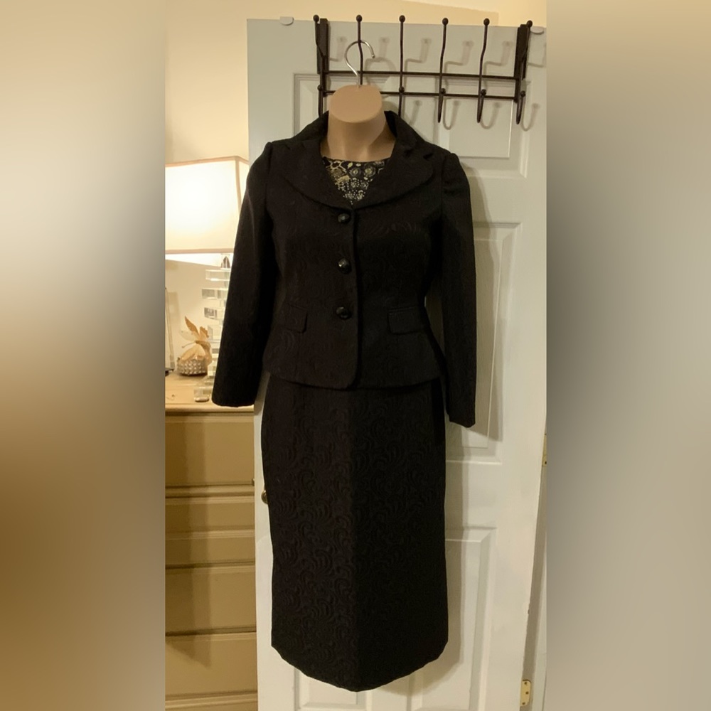 Women’s 2 pc Skirt Suit